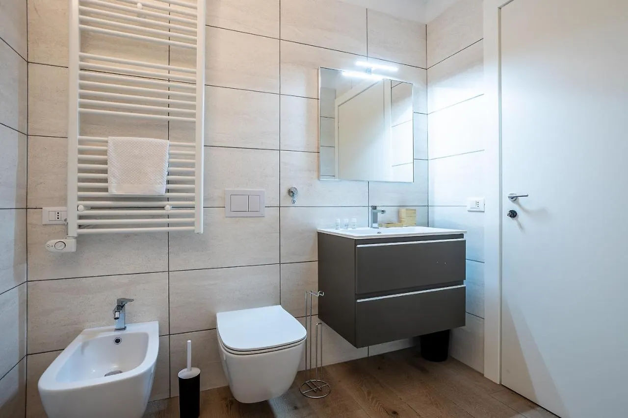 City Centre Apartment - 10 Minutes To Duomo - Free Wifi E Netflix Milan Italy