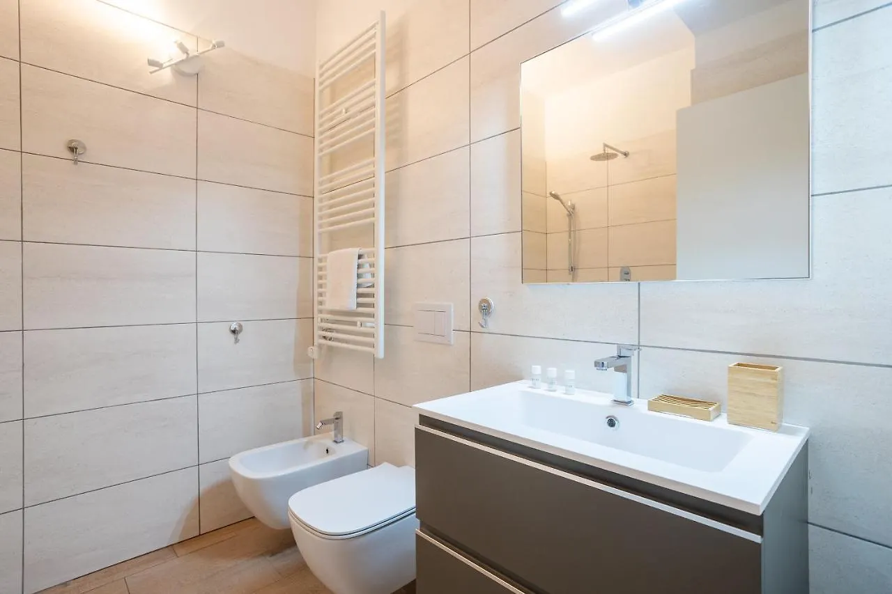 City Centre Apartment - 10 Minutes To Duomo - Free Wifi E Netflix ミラノ