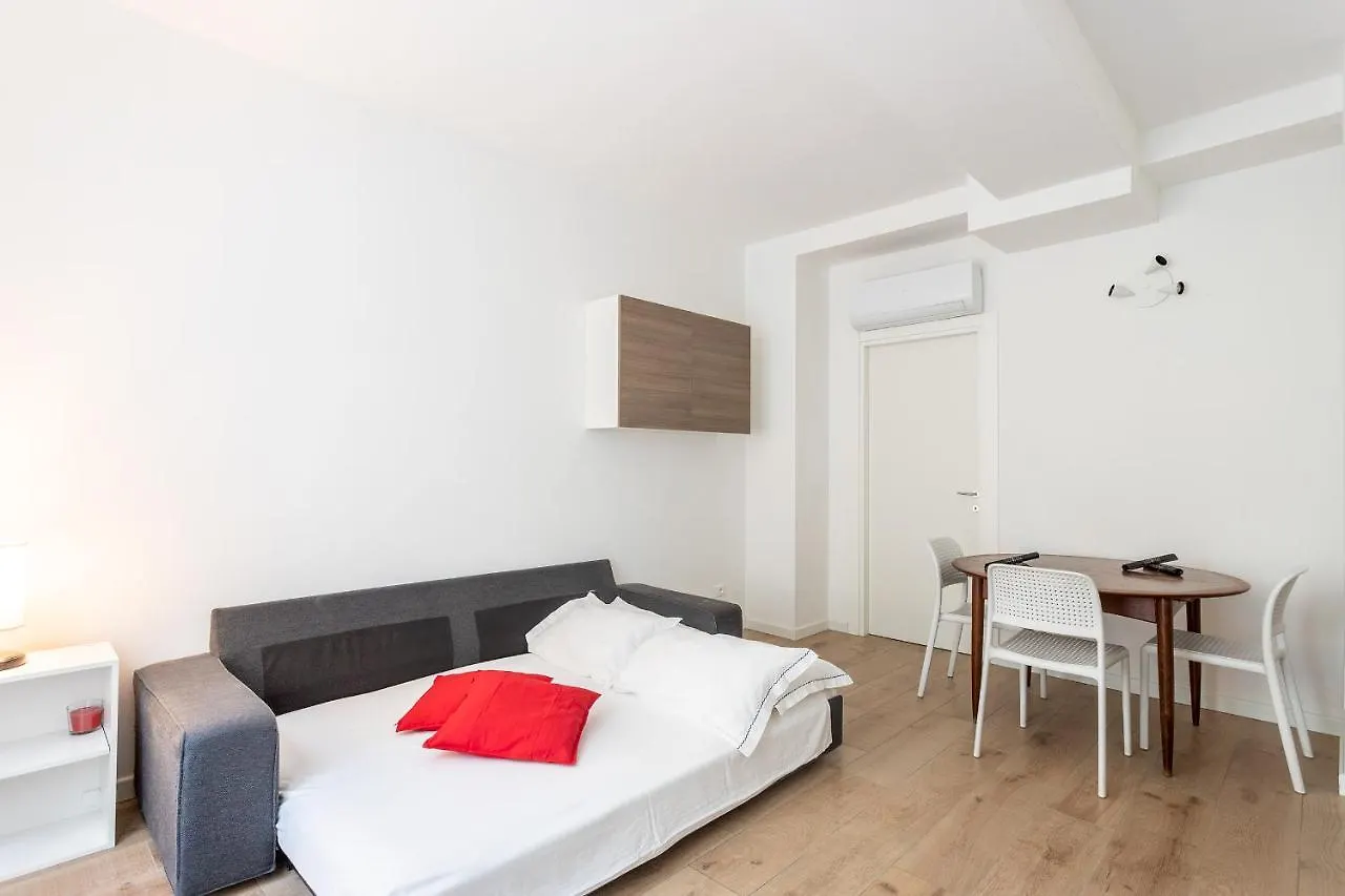 City Centre Apartment - 10 Minutes To Duomo - Free Wifi E Netflix ミラノ