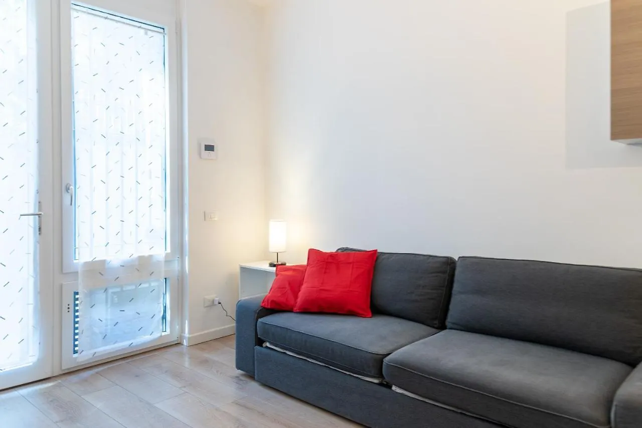 City Centre Apartment - 10 Minutes To Duomo - Free Wifi E Netflix ミラノ イタリア
