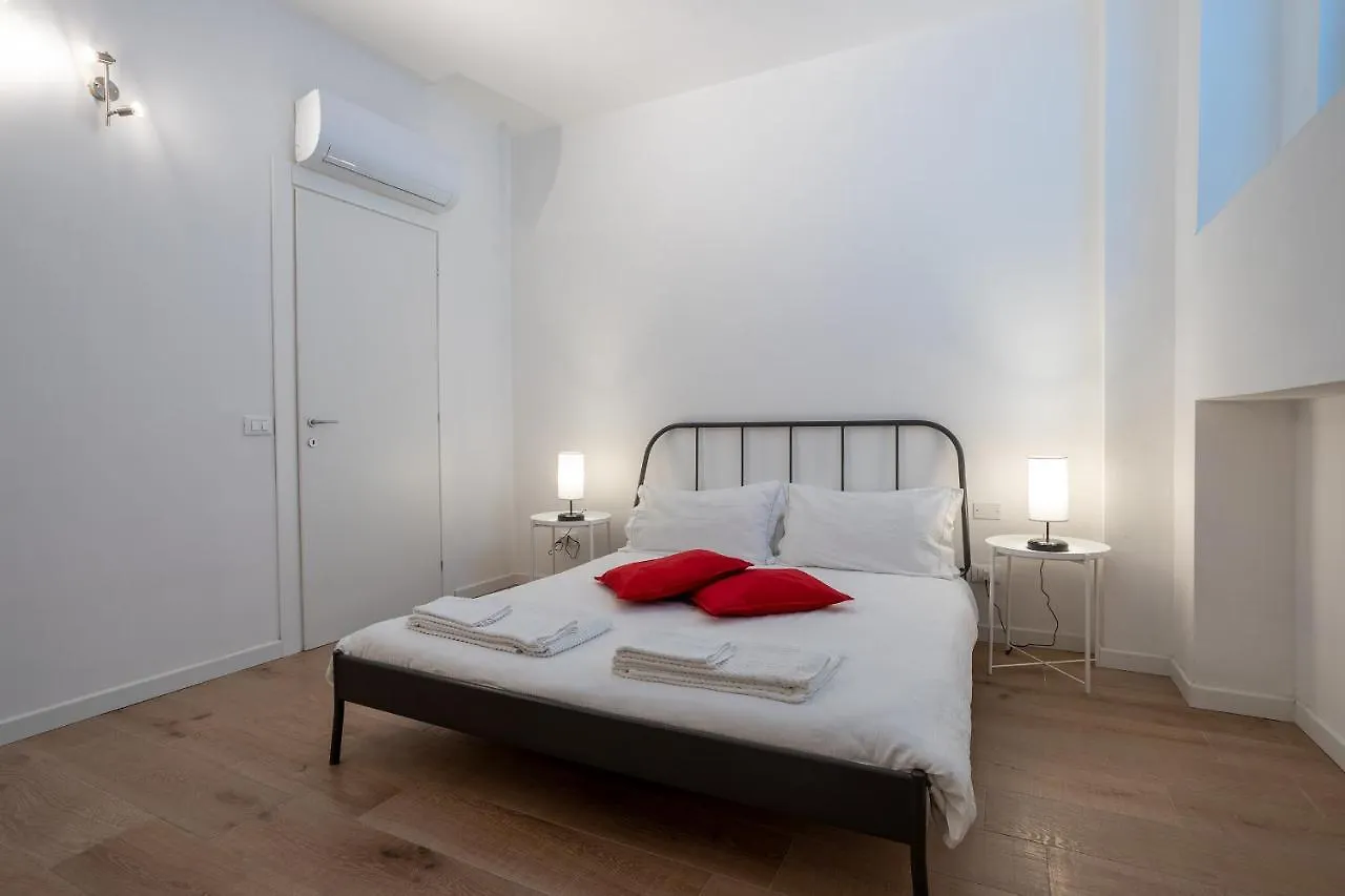 City Centre Apartment - 10 Minutes To Duomo - Free Wifi E Netflix ミラノ